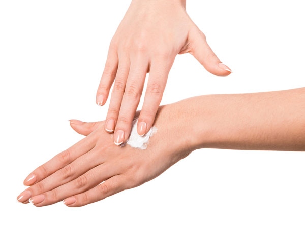 Mẹo đơn giản giúp bạn đối phó với tình trạng da tay khô ráp vào mùa đông